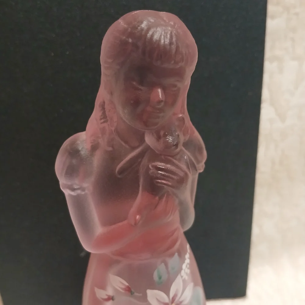 Fenton little girls figurine with litte bear and flowers - Picture 2 of 8